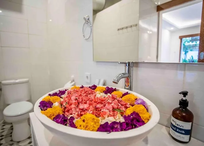 Bens Mertanadi Two-bedroom With Private Pool Kuta *