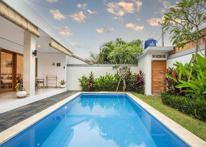 Bens Mertanadi Two-bedroom With Private Pool Kuta 塞米亚克